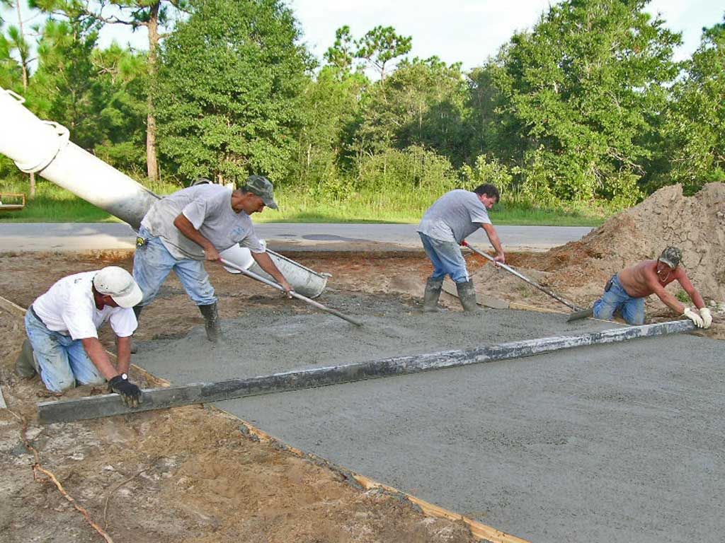 screeding concrete