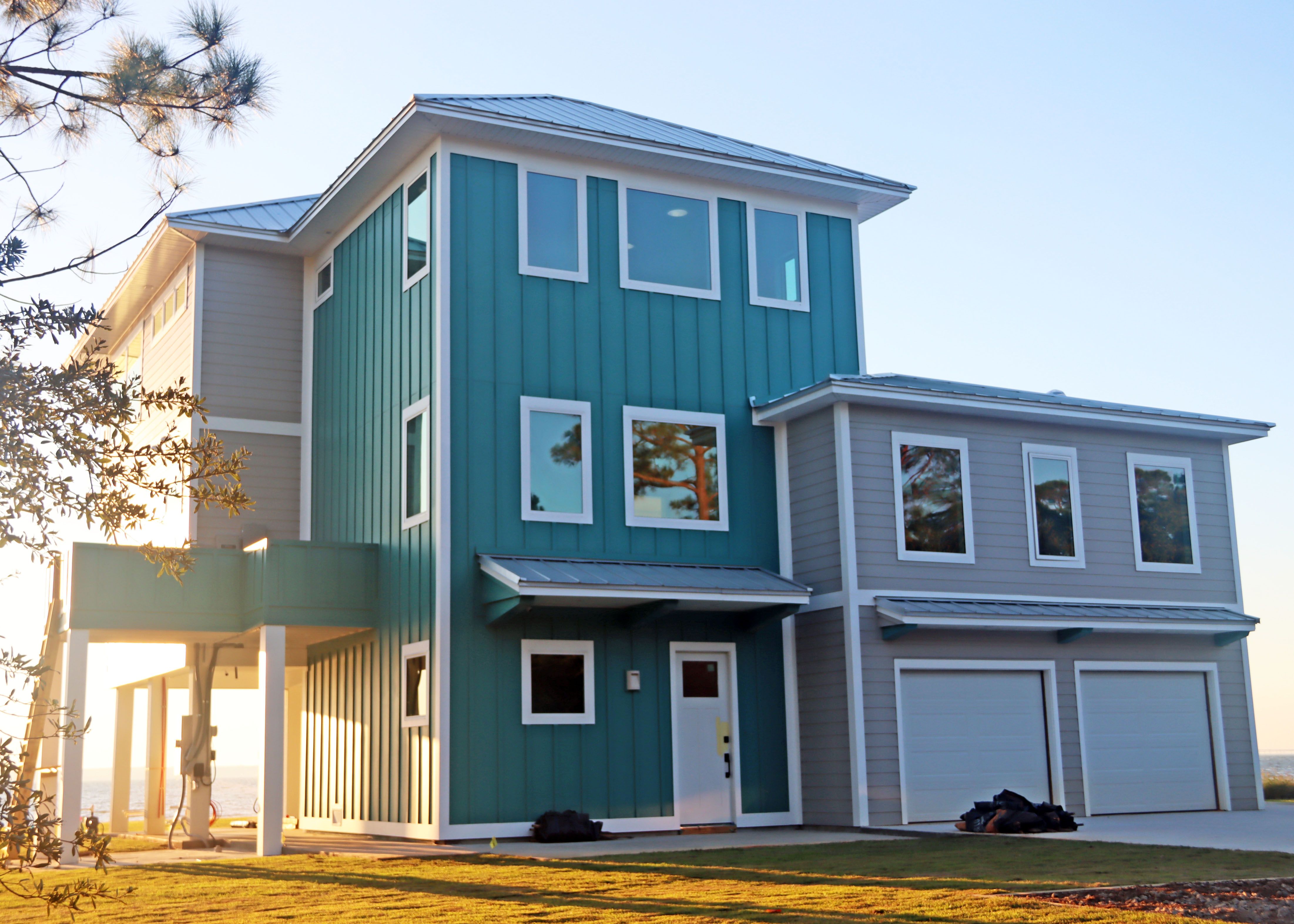 Modern piling home in Navarre, Gulf Breeze, Milton by Acorn Fine Homes